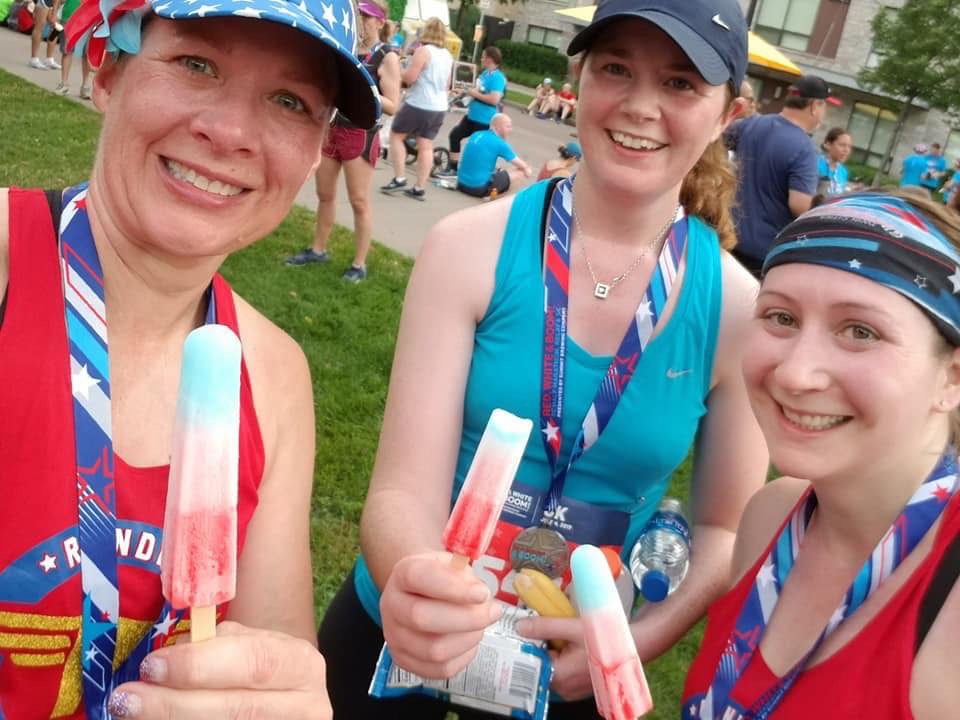 Bloomington runners with popsicle